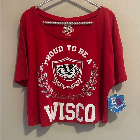 E5 College Classics Tops - Wisconsin Badgers Red Crop Top Shirt. Size XL NWT

Light embroidery